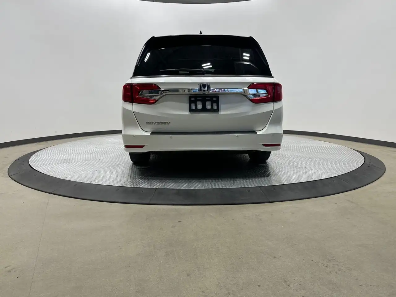 Honda Odyssey снимка Honda Odyssey