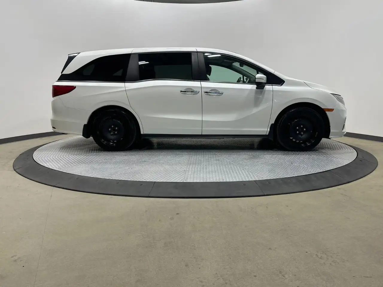 Honda Odyssey снимка Honda Odyssey