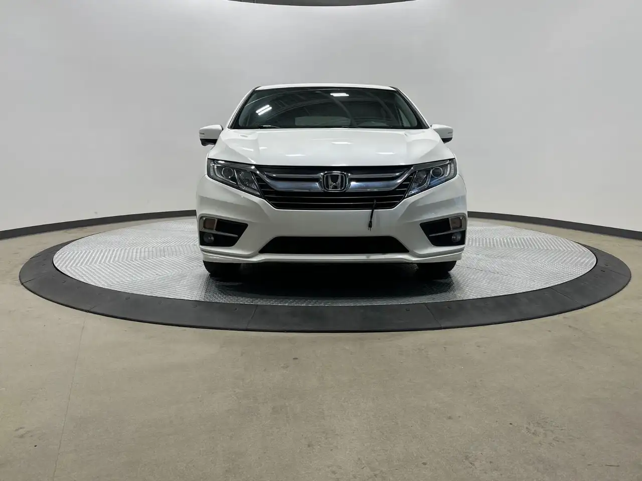 Honda Odyssey снимка Honda Odyssey