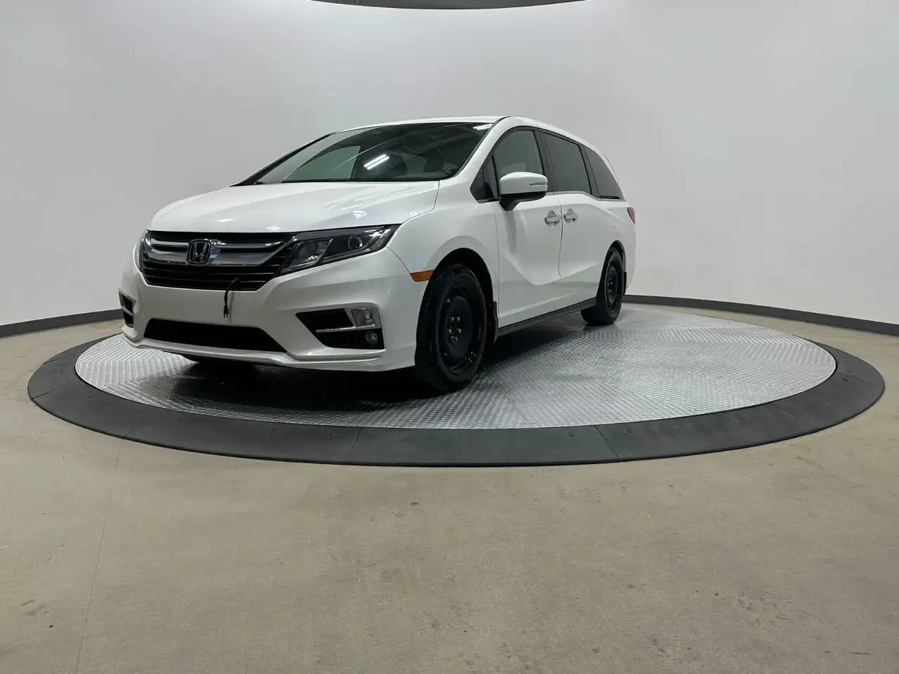 Honda Odyssey снимка Honda Odyssey