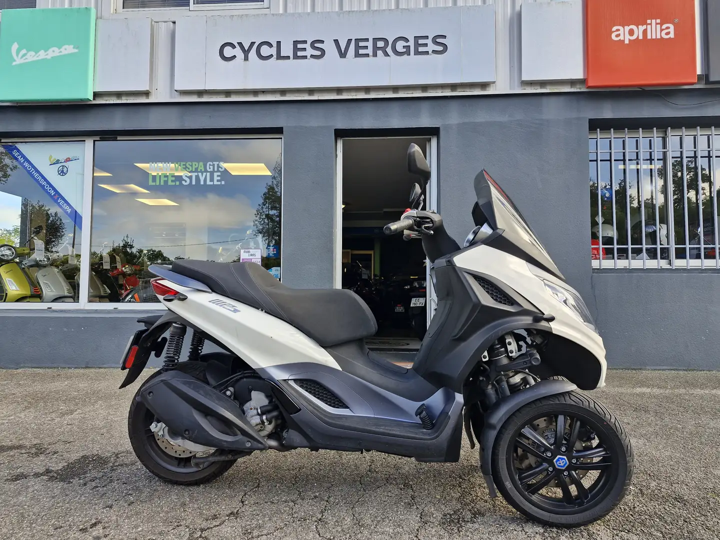 Piaggio MP3 300 Fehér - 2