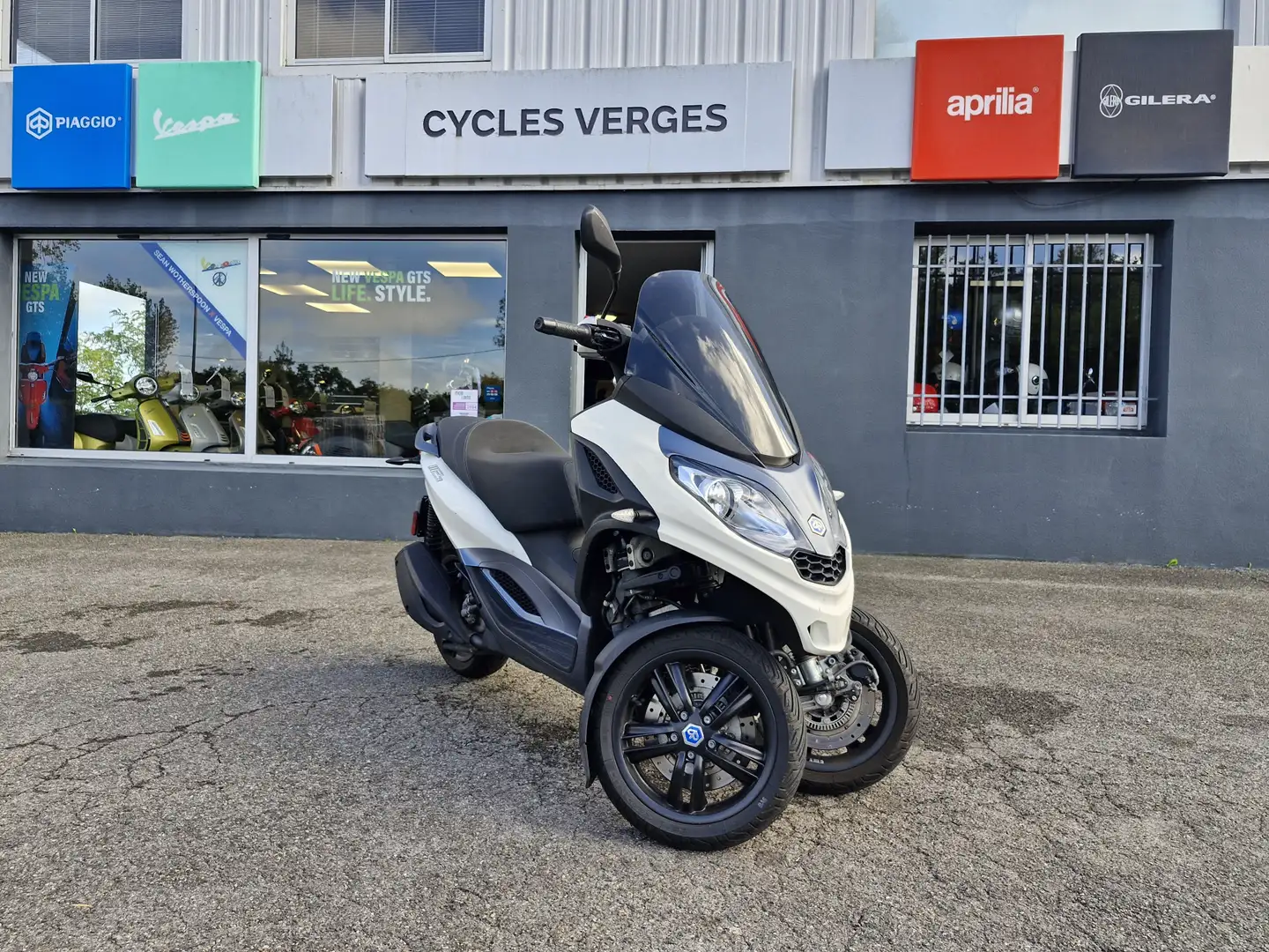 Piaggio MP3 300 Wit - 1