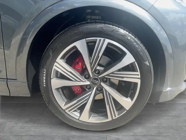 Audi Q6 view 7
