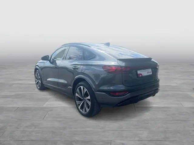 Audi Q6 view 4