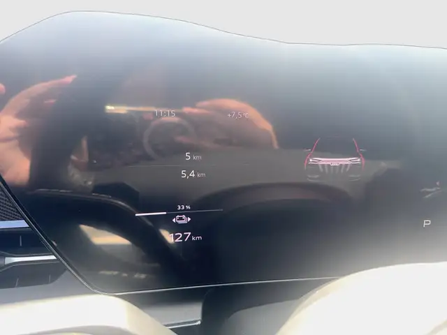 Audi Q6 view 9