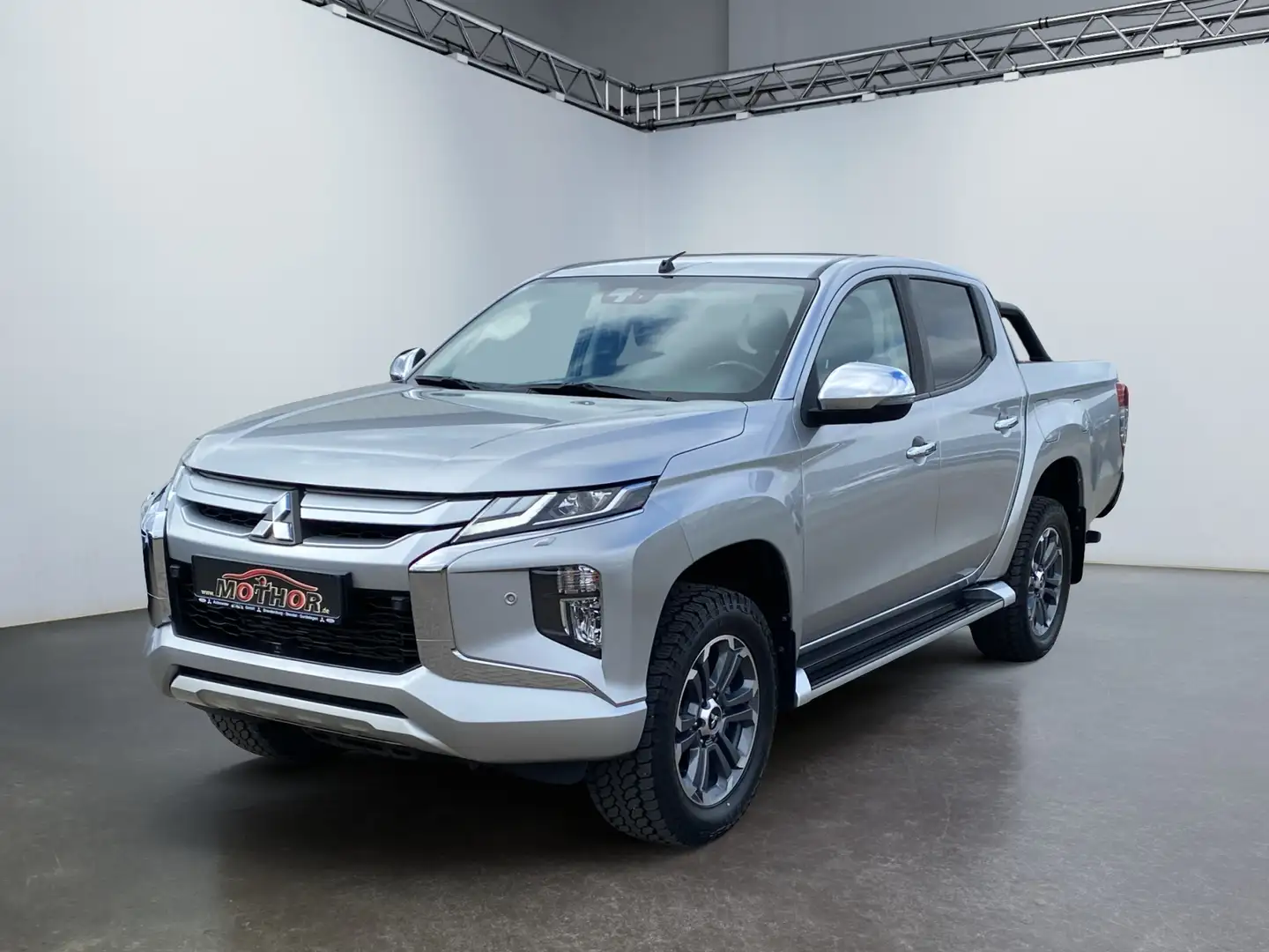 Mitsubishi L200 Instyle 2,2 DI-D 4WD TEMP PDC SHZ KAM360 Argento - 2