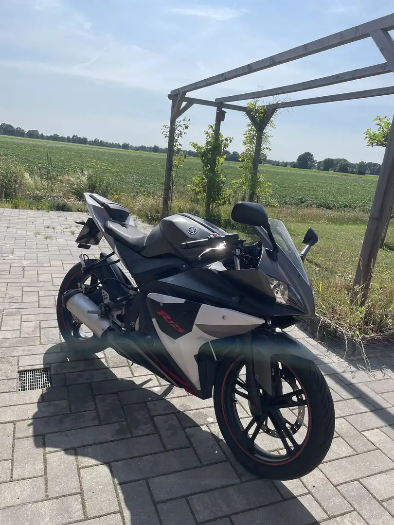 Yamaha YZF-R125 RE06 Schwarz - 1
