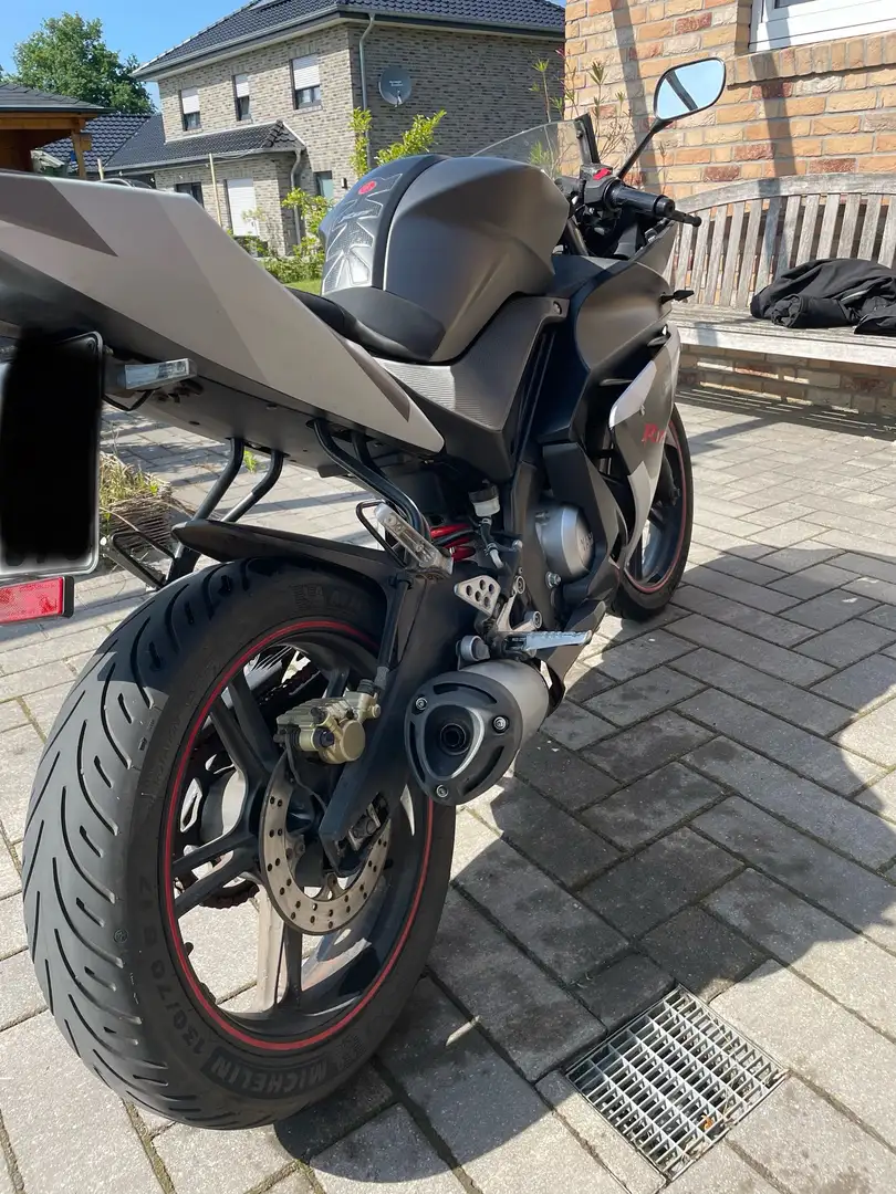 Yamaha YZF-R125 RE06 Schwarz - 2
