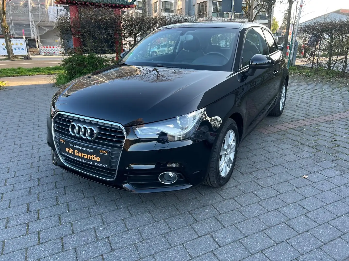 Audi A1 attraction~1.Hand~ Schwarz - 1