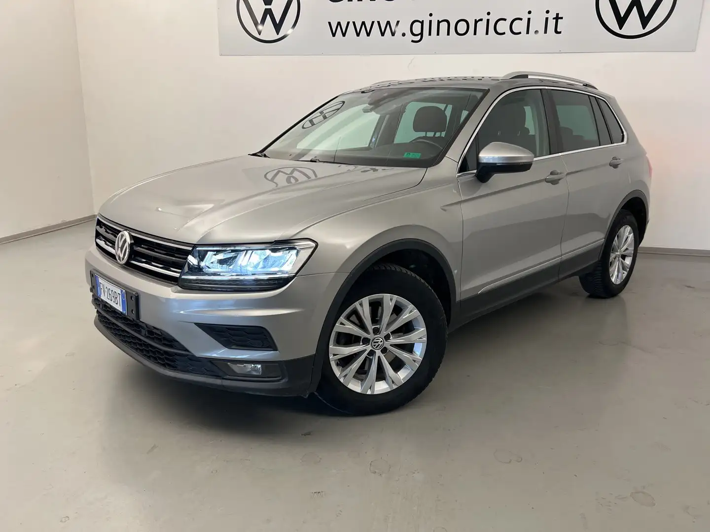 Volkswagen Tiguan 2.0 TDI DSG 4MOTION Business BMT Grau - 2