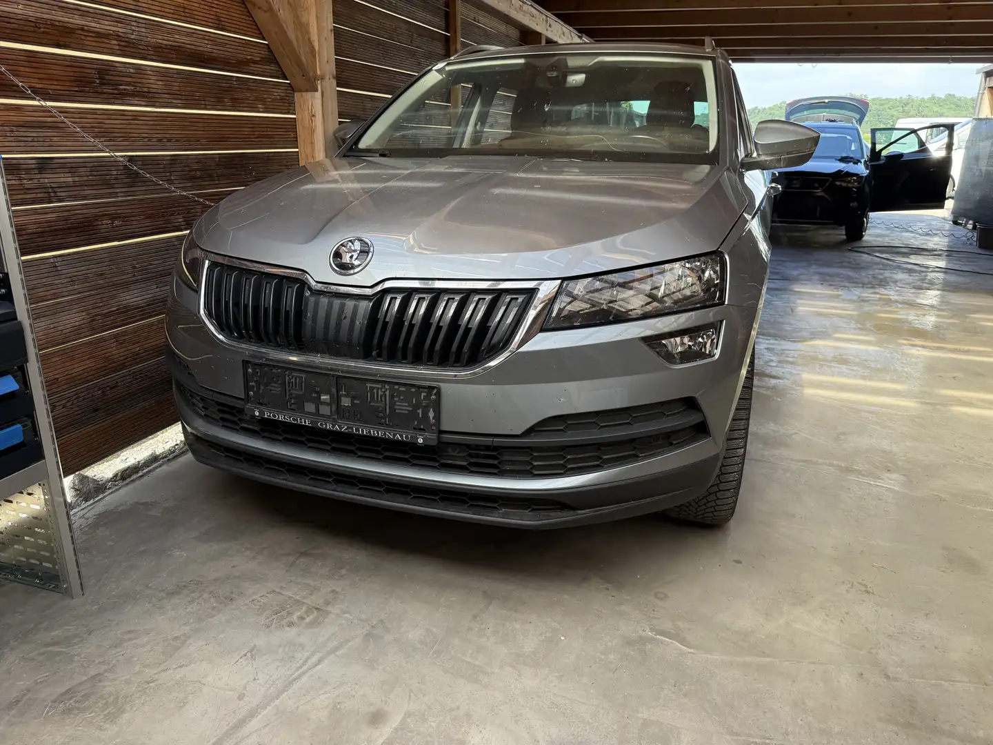 Skoda Karoq Škoda KAROQ 4x4 Ambition SC TDI DSG Grau - 2