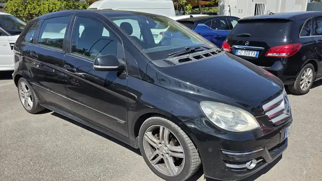 Mercedes-Benz B 200