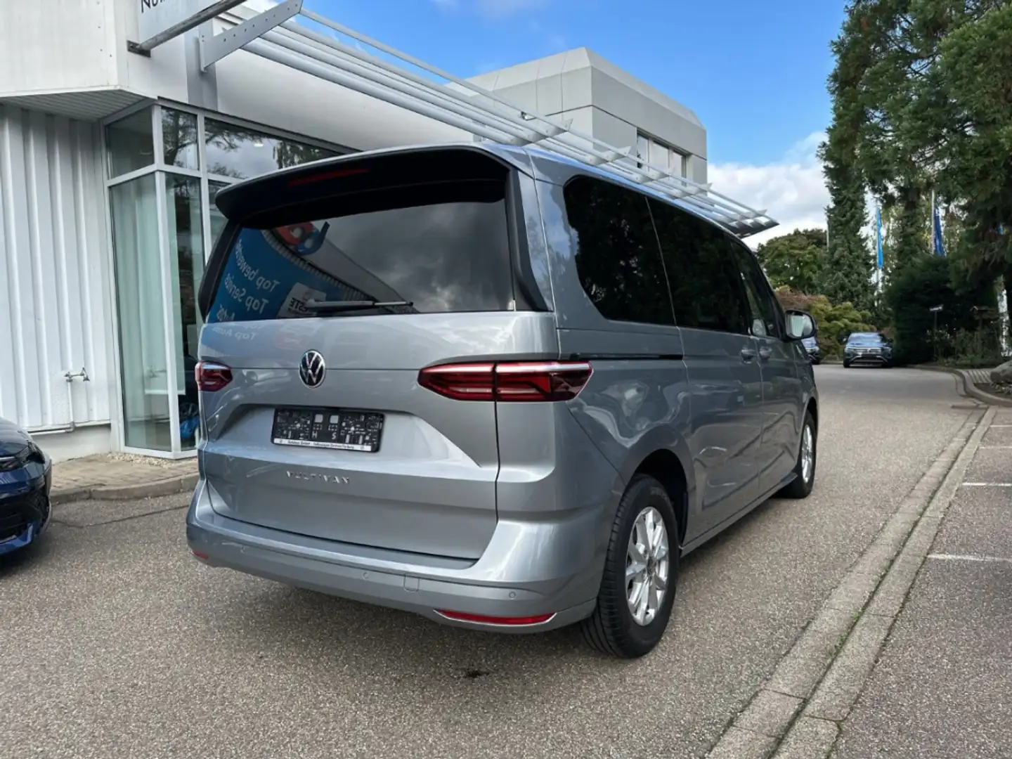 Volkswagen T7 Multivan 2.0 TDI EU6d Life KÜ110TDI Aut Silber - 2