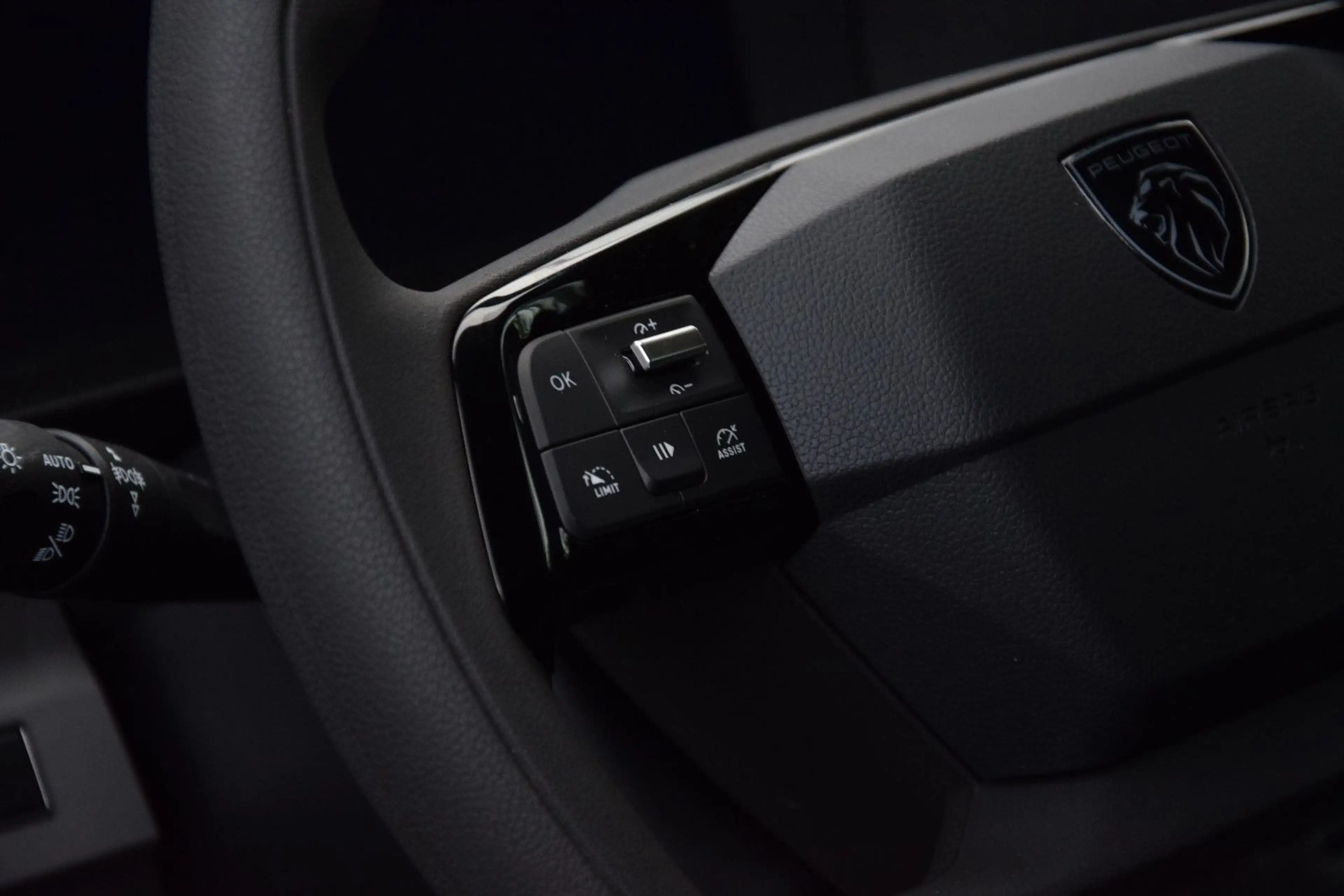 Peugeot Expert L2 NAVI TEMP 180°-KAMERA LED 8-SITZE AHK — photo 8
