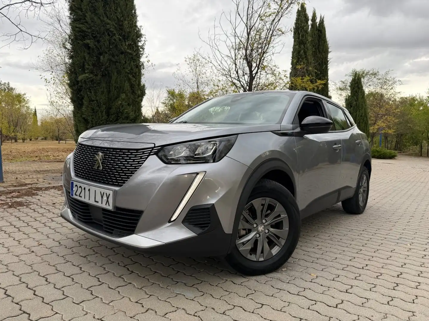 Peugeot 2008 Eléctrico Active Pack 136 (100kW) Grijs - 1