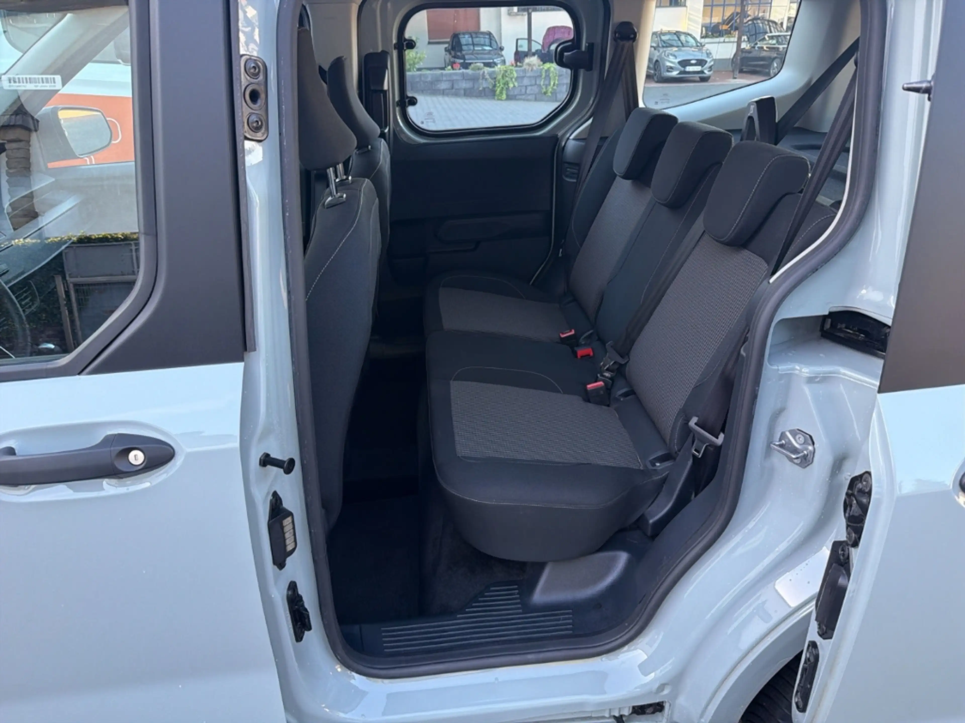 Ford Tourneo Courier Trend 1.0 EcoBoost +PDC+RFK+M&S+SZH+BT+ — photo 11