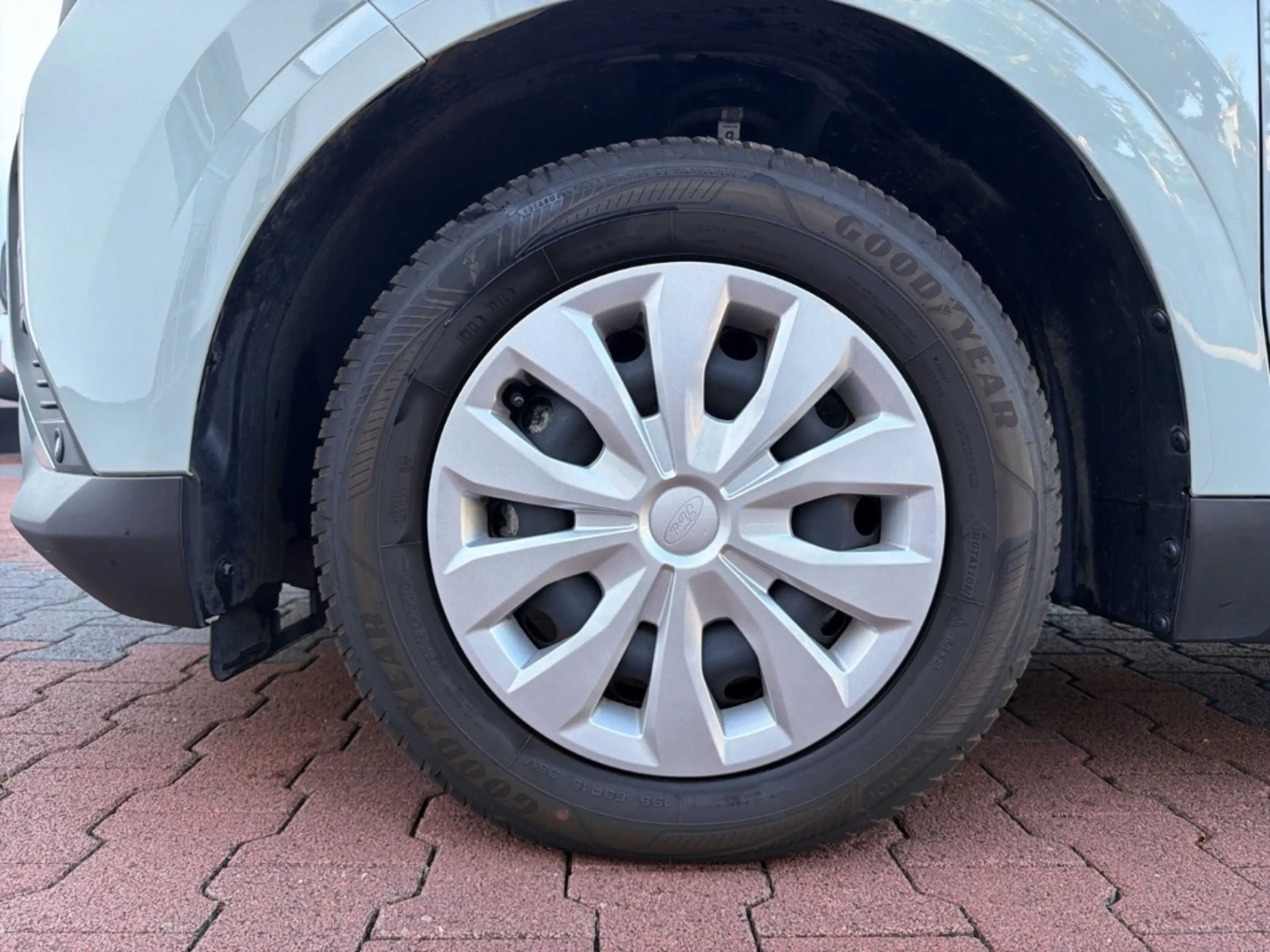 Ford Tourneo Courier Trend 1.0 EcoBoost +PDC+RFK+M&S+SZH+BT+ — photo 6