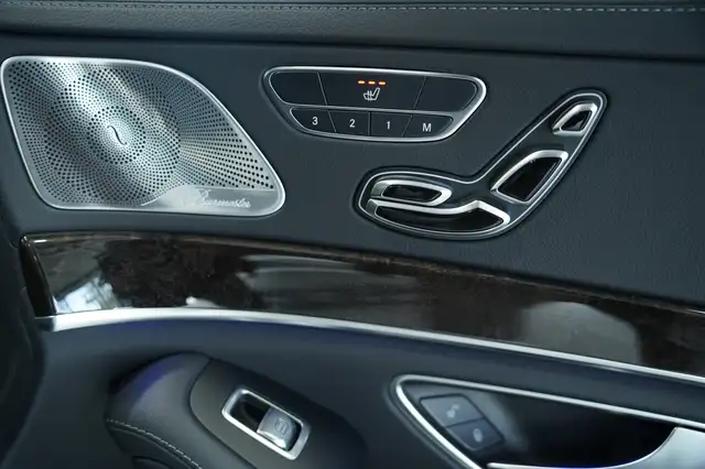 Mercedes-Benz S-Class view 18