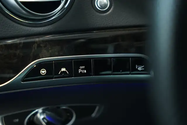 Mercedes-Benz S-Class view 28