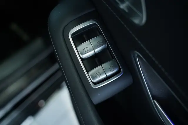 Mercedes-Benz S-Class view 22