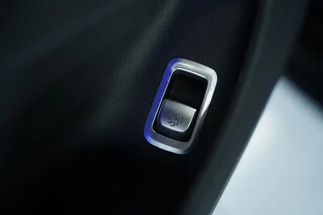 Mercedes-Benz S-Class view 27
