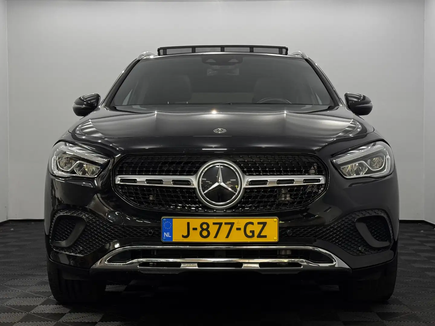 Mercedes-Benz GLA 200 Business Solution Luxury 163pk Pano, Leder, Camera Zwart - 2