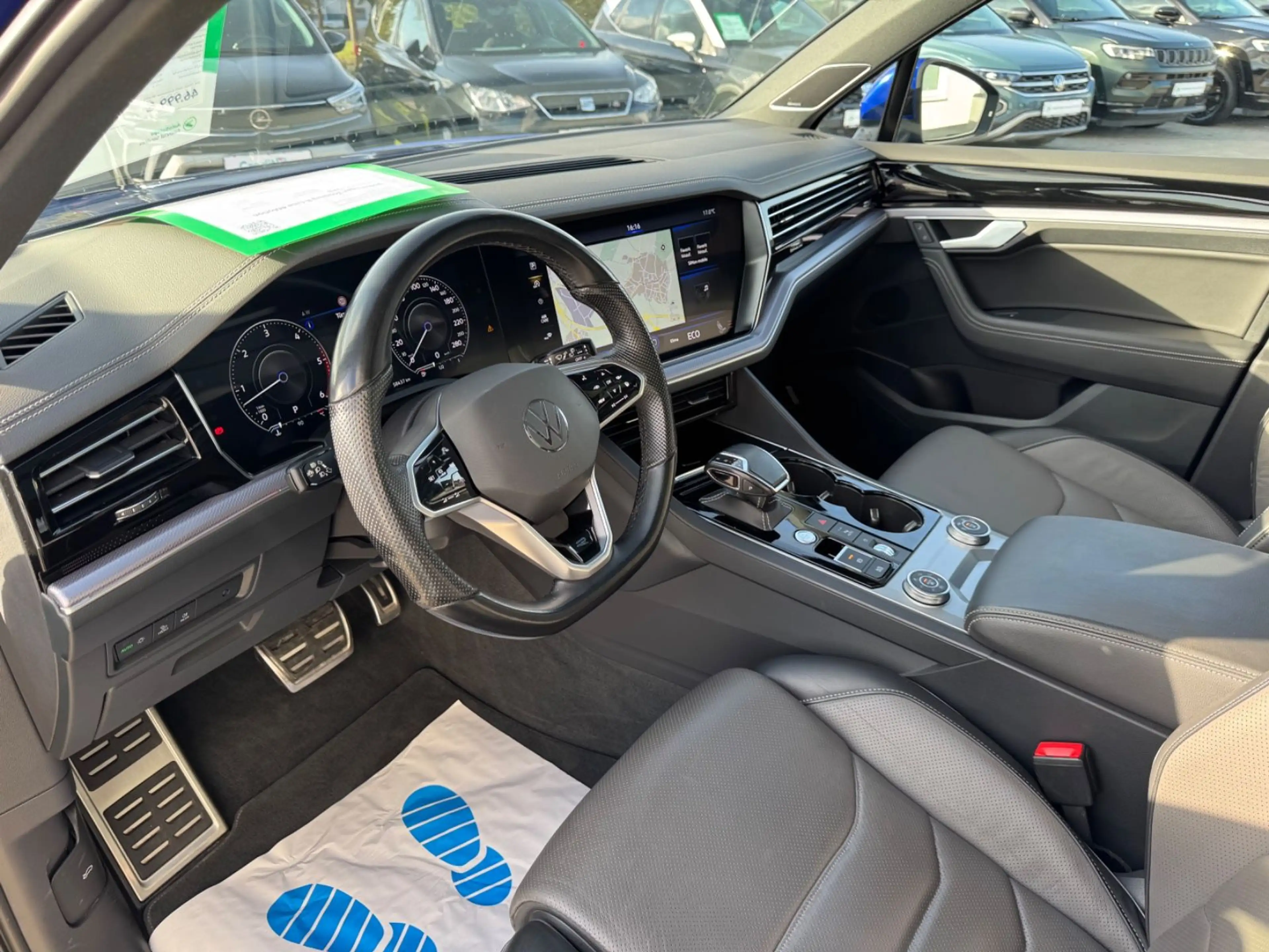 Volkswagen Touareg R-Line 4Motion LED/AHK/DYN — photo 11