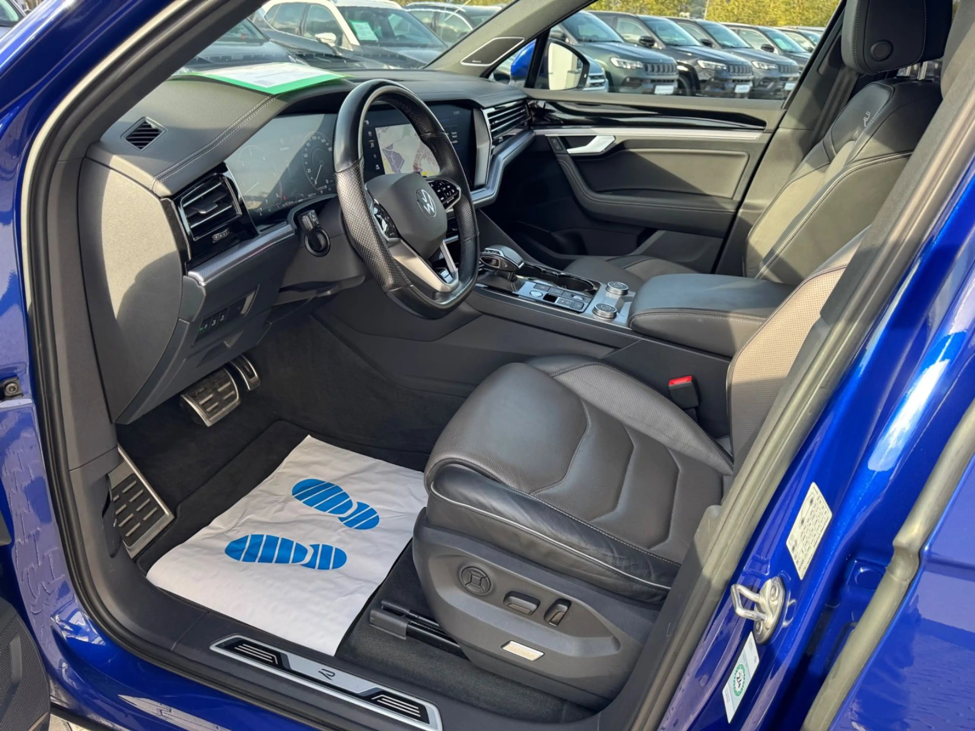 Volkswagen Touareg R-Line 4Motion LED/AHK/DYN — photo 9