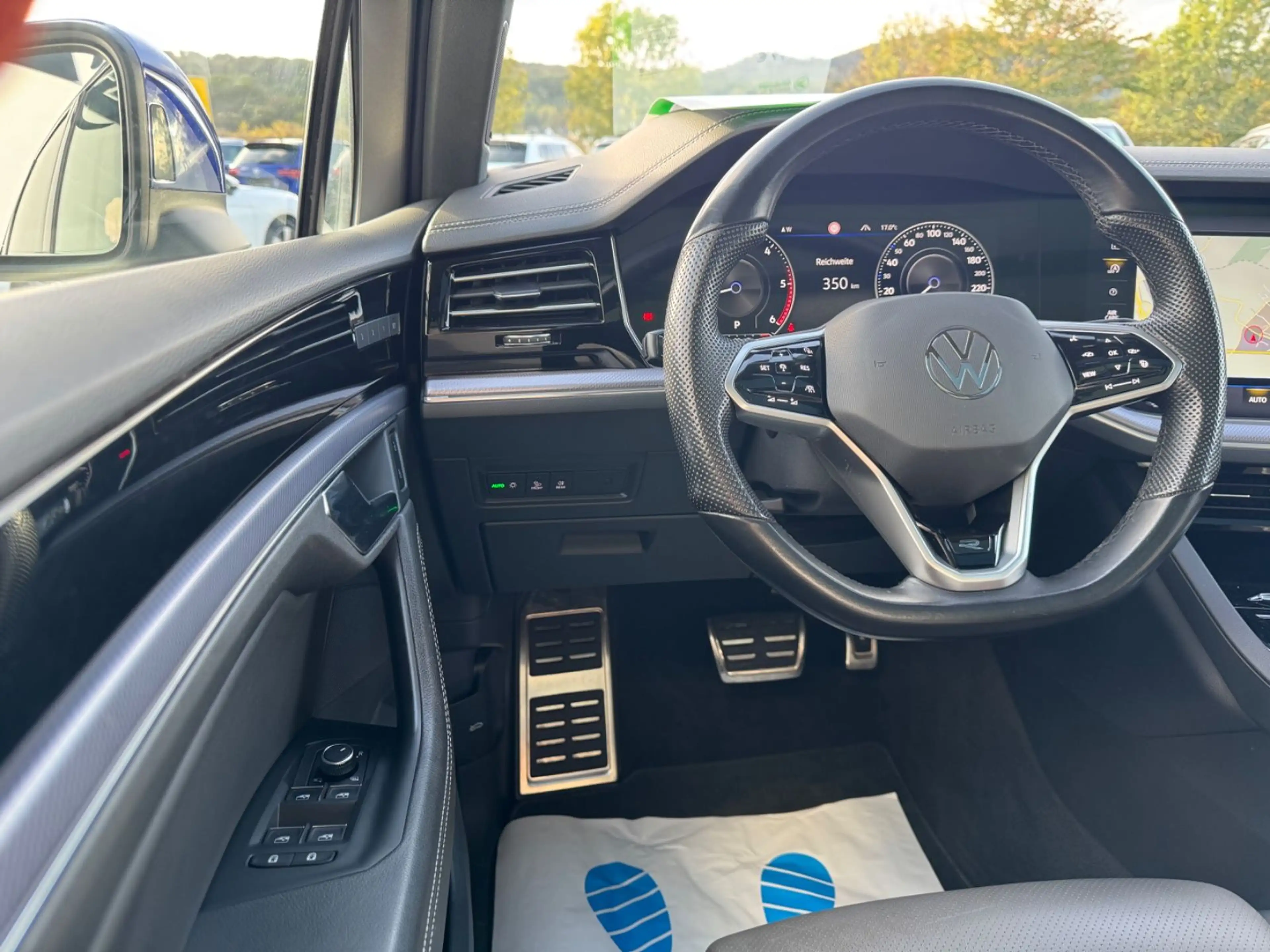 Volkswagen Touareg R-Line 4Motion LED/AHK/DYN — photo 14