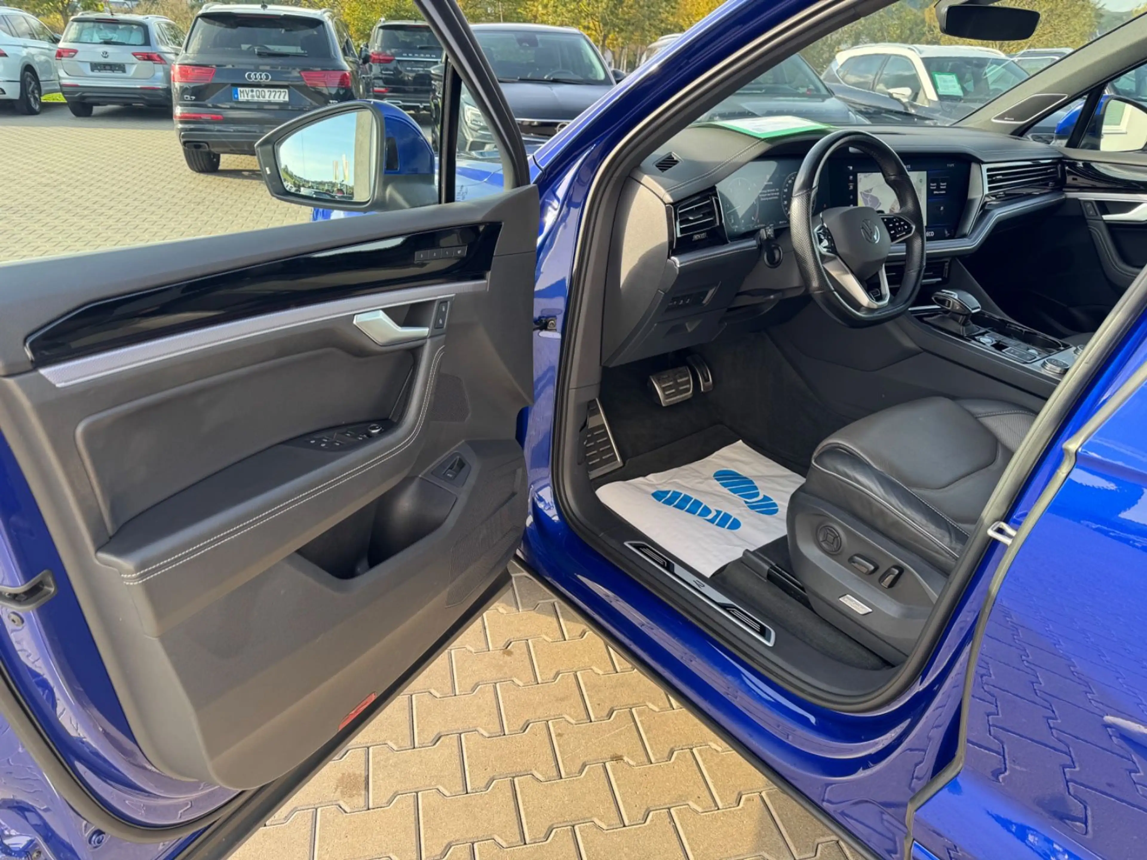 Volkswagen Touareg R-Line 4Motion LED/AHK/DYN — photo 8