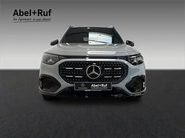Mercedes-Benz GLB view 2
