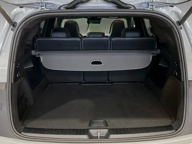 Mercedes-Benz GLB view 6