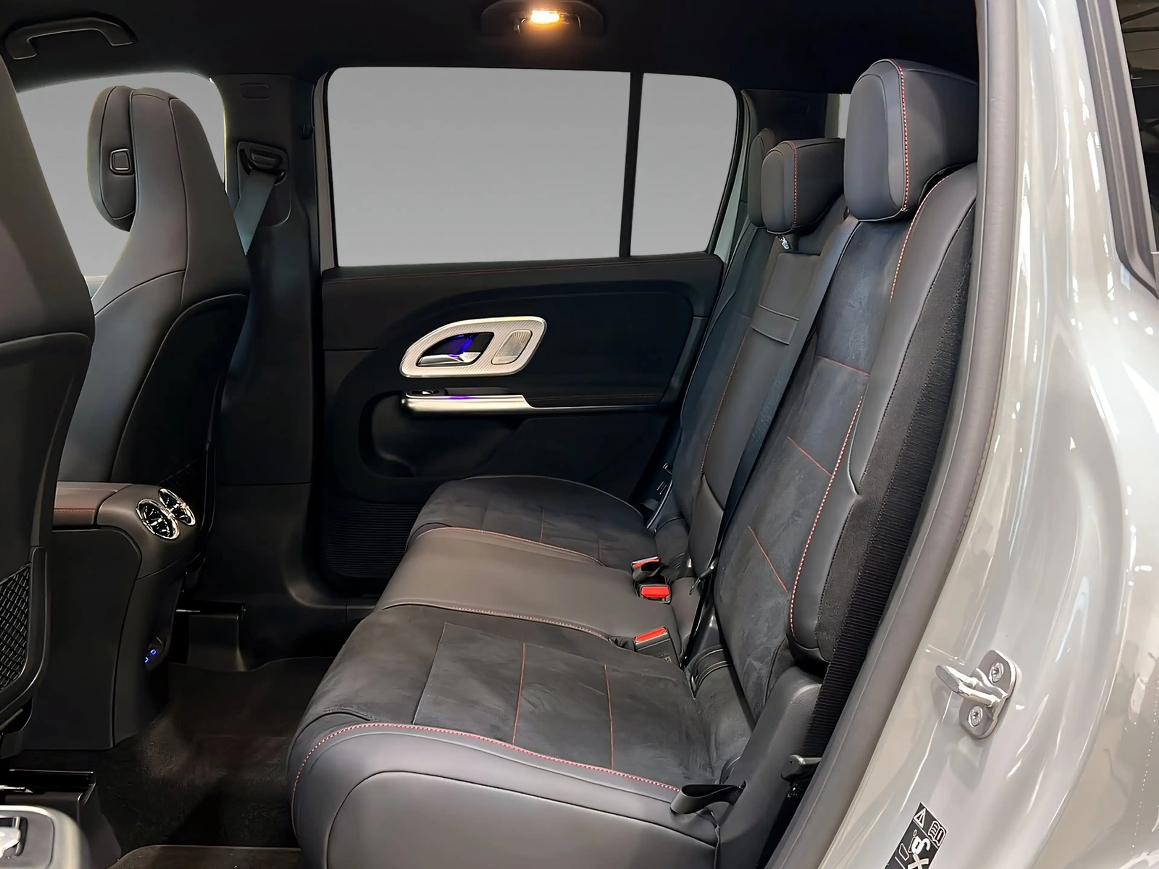Mercedes-Benz GLB 220 4MATIC+FACELIFT+AMG+AHK+PREMIUM_PLUS+3D — photo 9