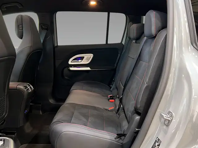Mercedes-Benz GLB view 9