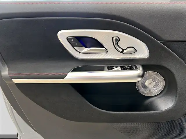 Mercedes-Benz GLB view 13