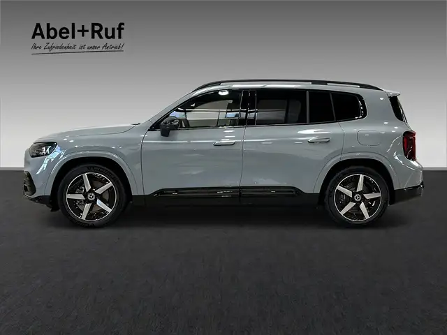 Mercedes-Benz GLB view 4