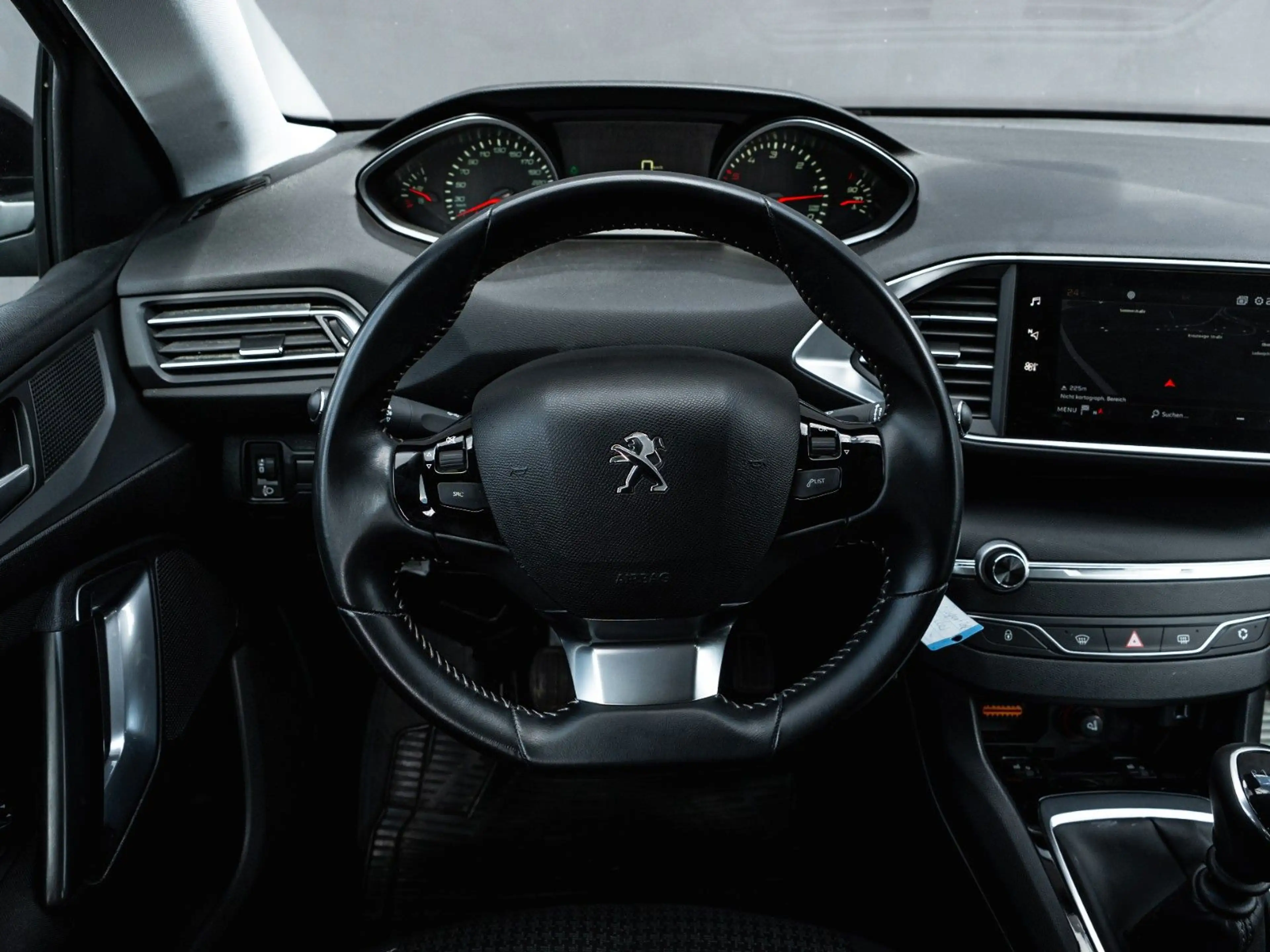 Peugeot 308 Active — photo 9