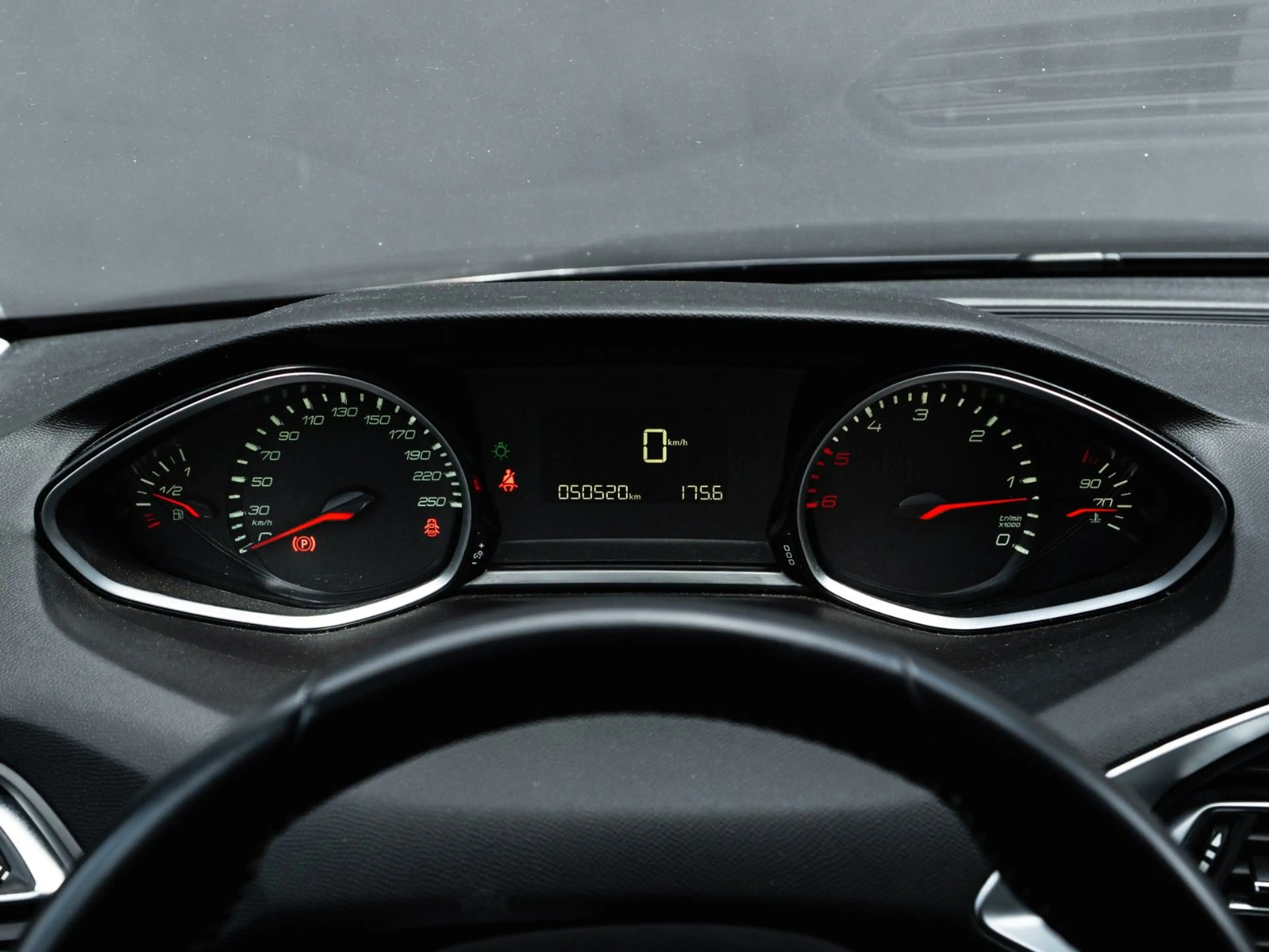 Peugeot 308 Active — photo 10