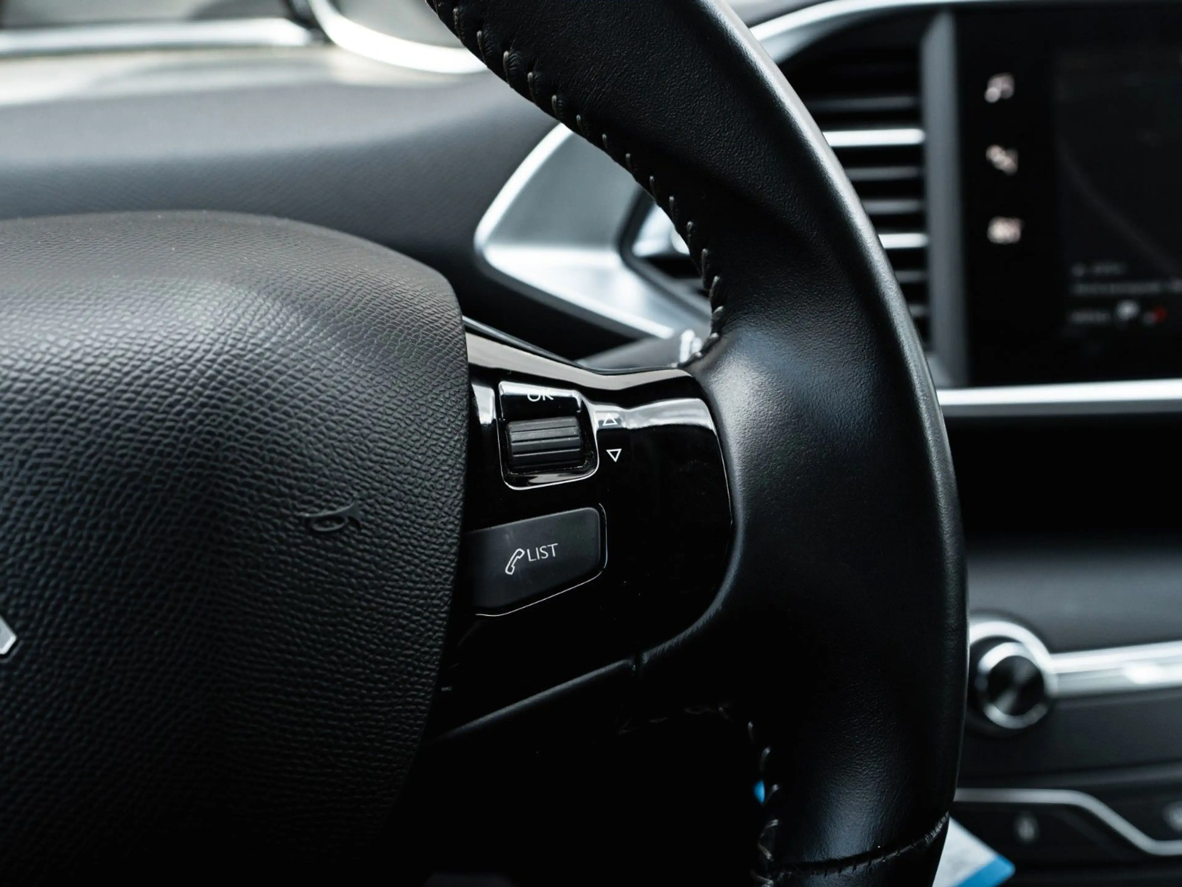 Peugeot 308 Active — photo 13