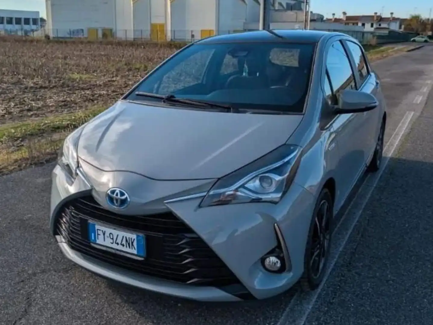 Toyota Yaris Yaris III 2017 5p 1.5h Style my18 Grigio - 1