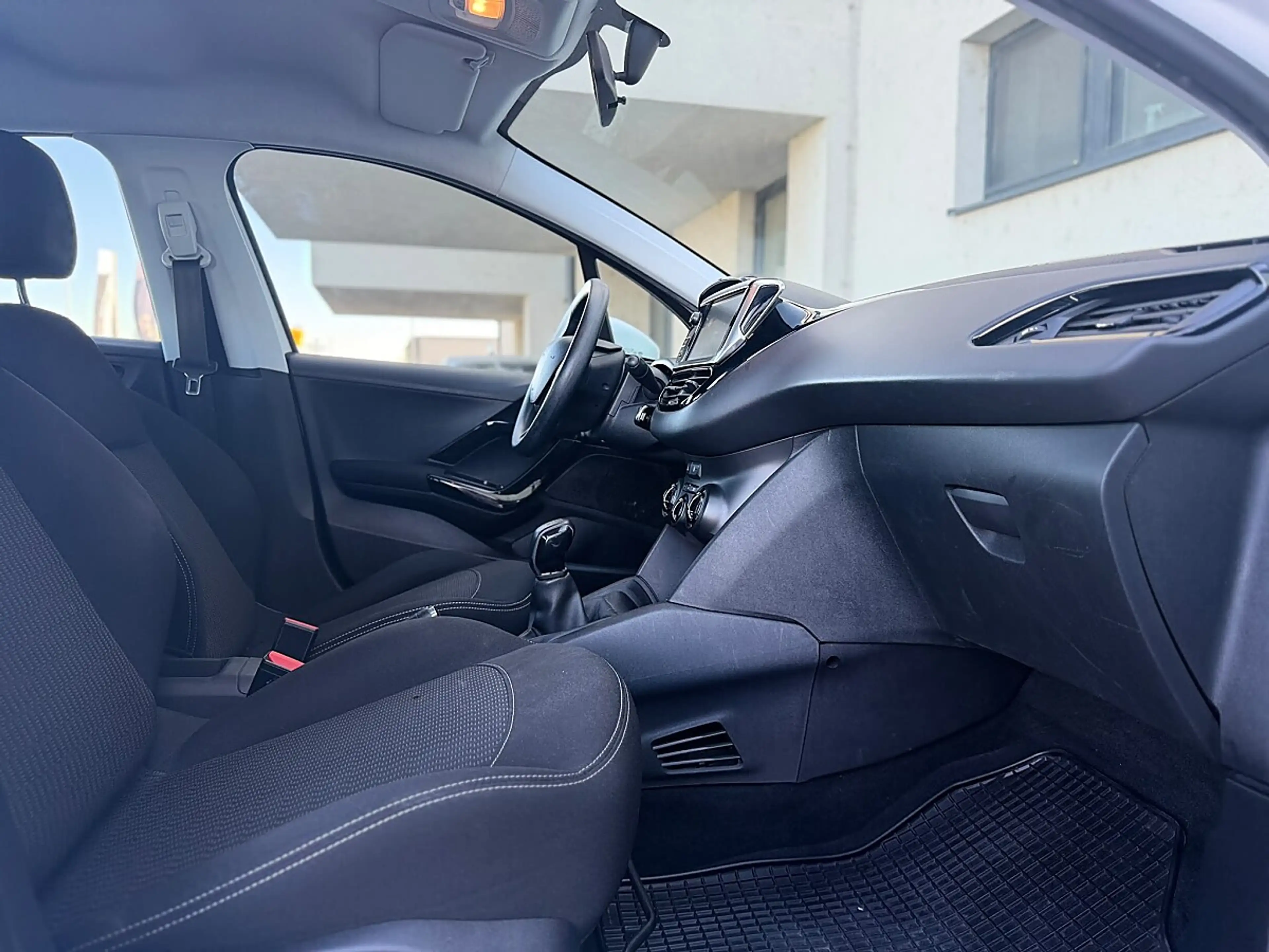 Peugeot 208 1.2 12V VTi/PureTech Active sehr gute Ausstattung — photo 7