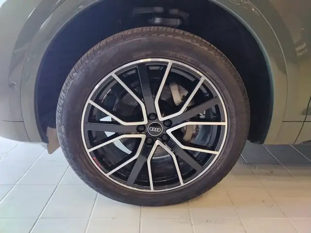 Audi Q5 view 7