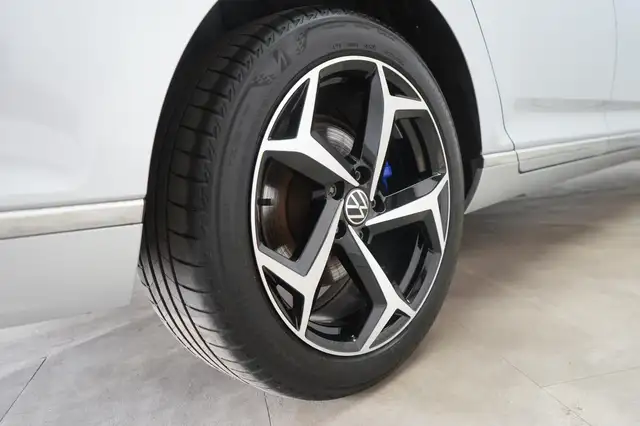 Volkswagen Passat view 15