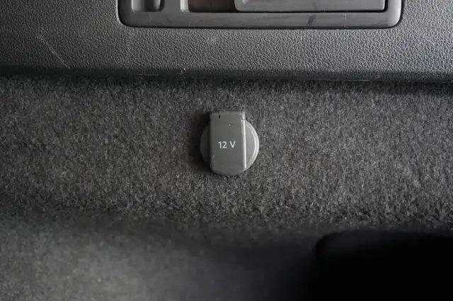 Volkswagen Passat view 9