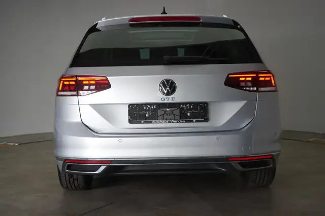 Volkswagen Passat view 6