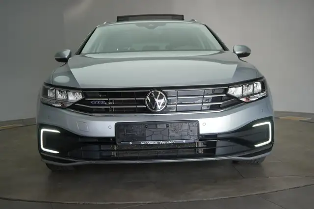 Volkswagen Passat view 2