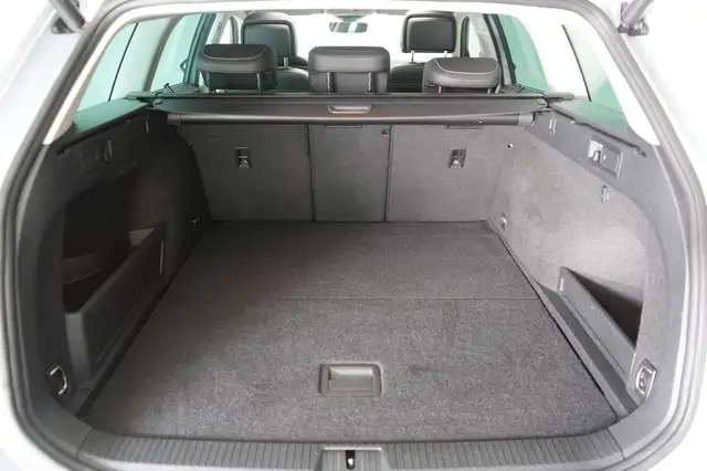 Volkswagen Passat view 7