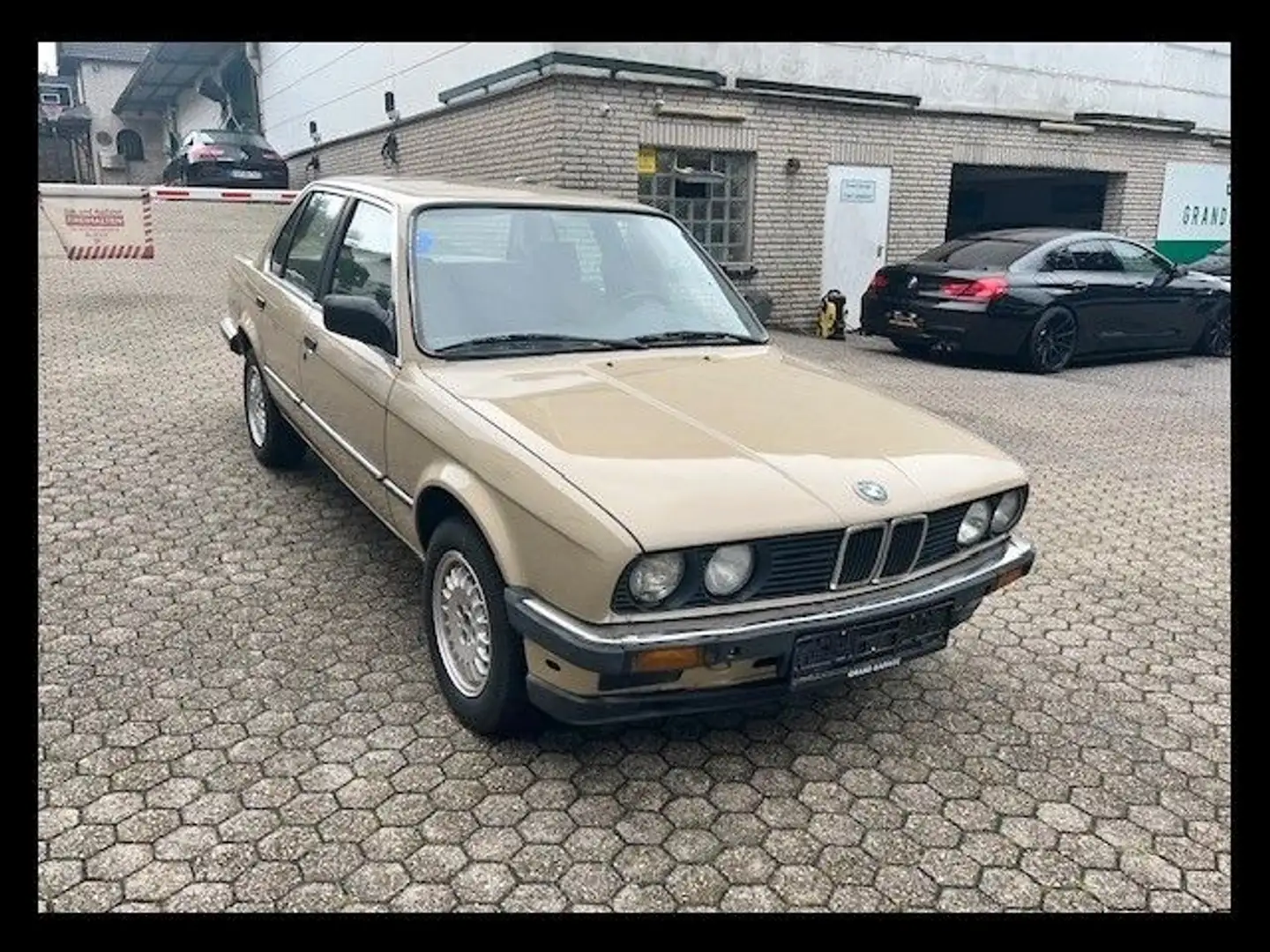 BMW 318 Limousine *H-Kennzeichen* Béžová - 1