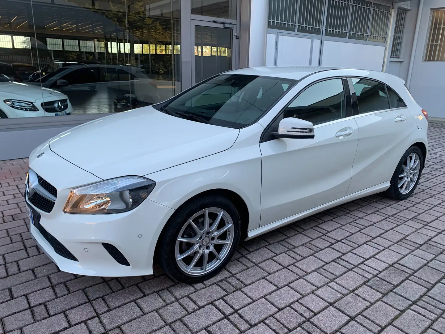 Mercedes-Benz A 180 A 180 d Sport auto Weiß - 1