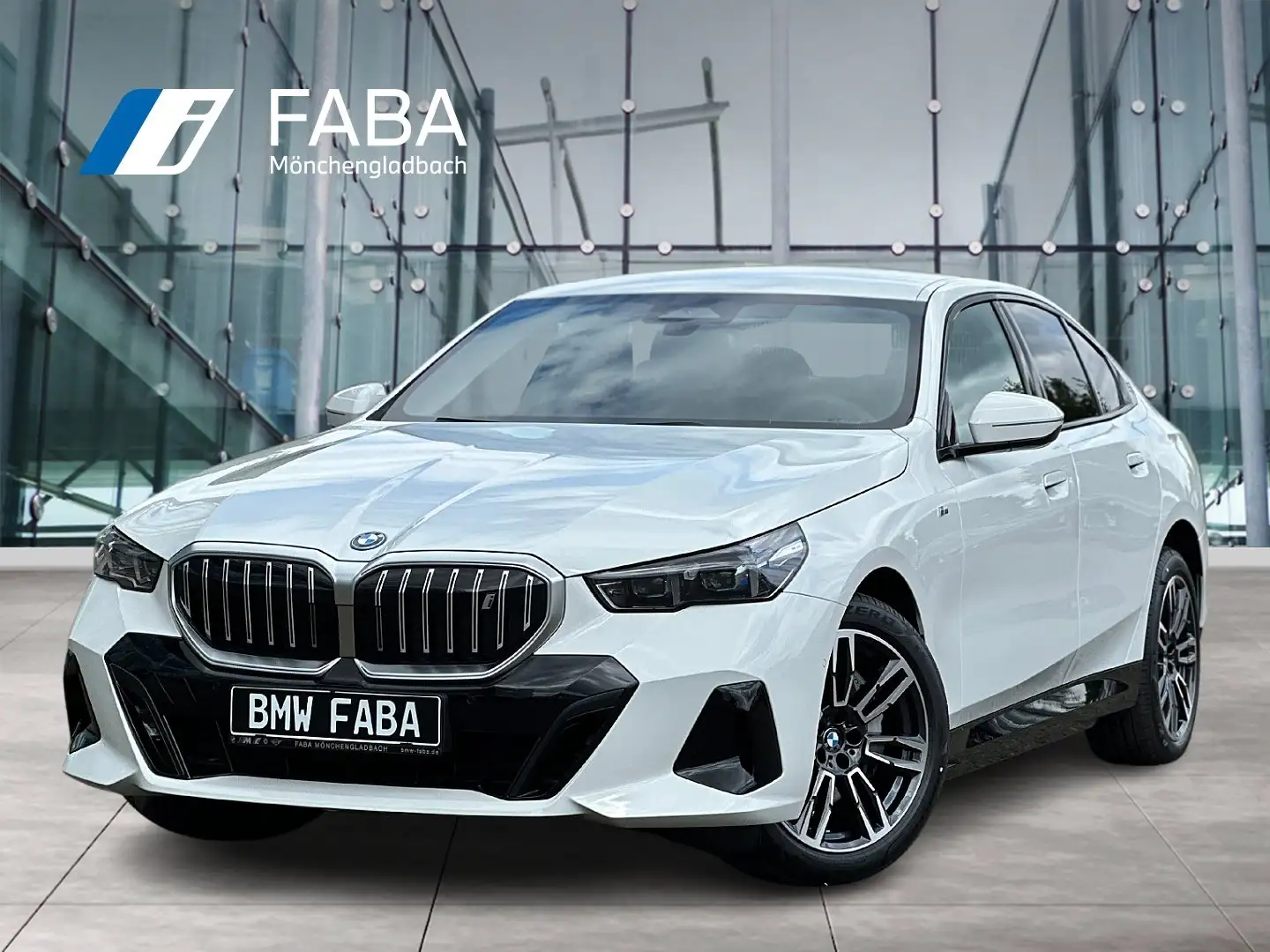 BMW i5 eDrive40 Limousine M Sportpaket HK HiFi DAB White - 1